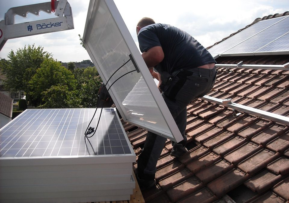 Sisteme solare fotovoltaice rezidentiale – cum procedezi cand vrei sa le instalezi