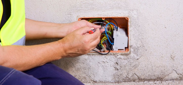 De ce e absolut necesara schimbarea instalatiei electrice intr-o locuinta veche